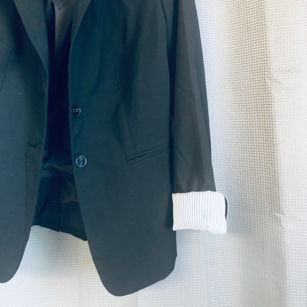 The Limited black three button blazer -size 6